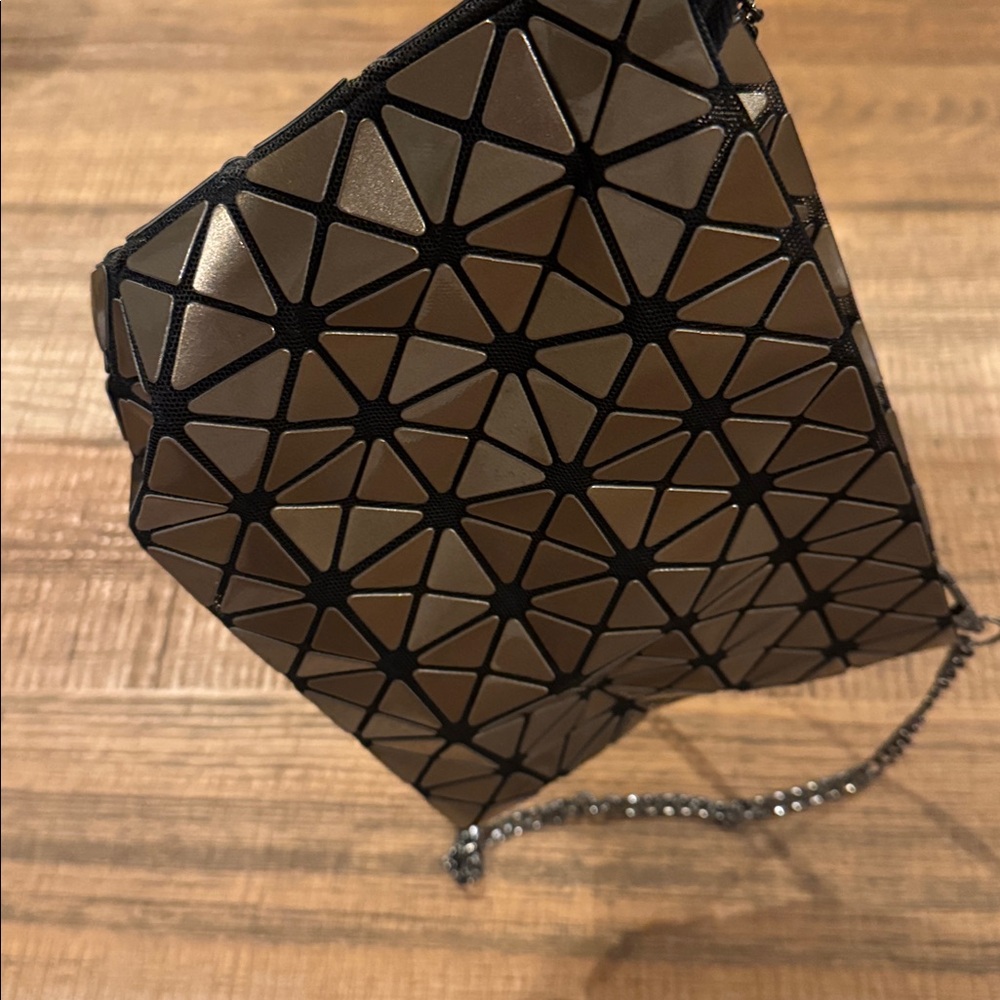 Chic Black and Gold Geometric Shoulder Bag - Picture 6 of 6